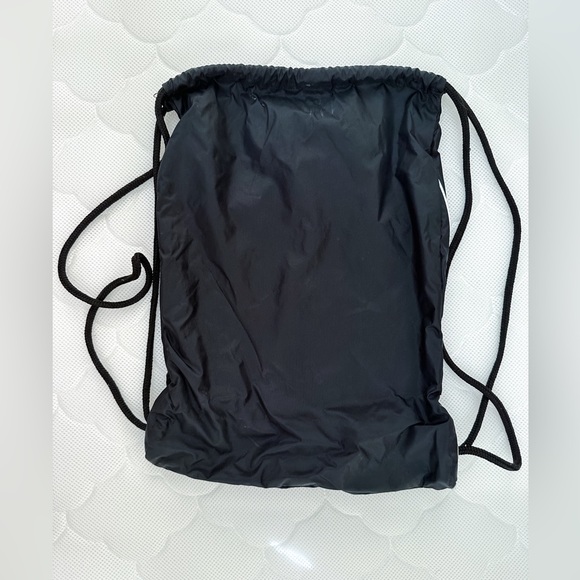 Nike Drawstring Bag - Picture 2 of 4